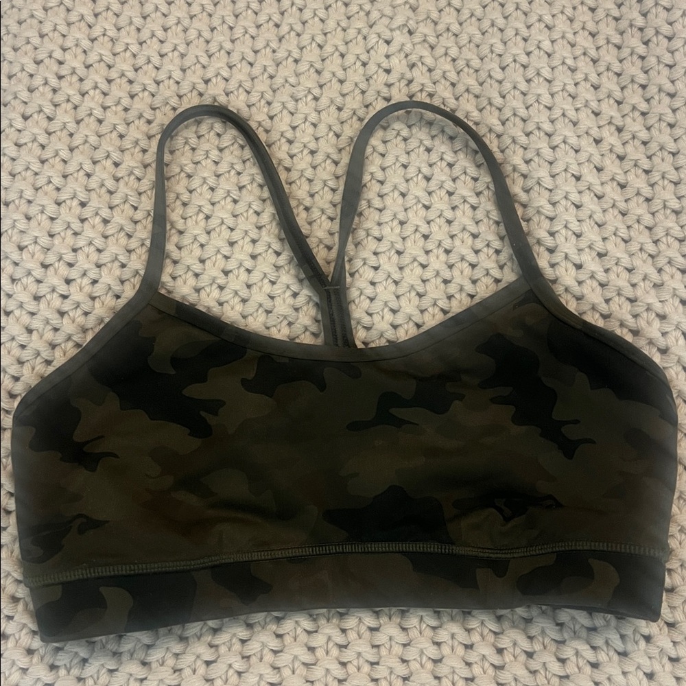 EUC Lululemon Flow Y Bra IV Fatigue Green Savasana Camo 20 cm- Size 8 - Picture 8 of 11